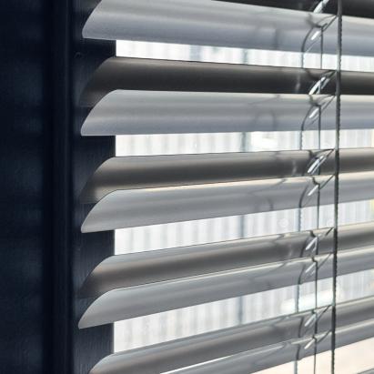 Verano® aluminium jaloezie 25 mm | Lamelkleur: zilver 10.2363 met Megaview