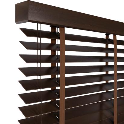 Solano premium houten jaloezie 50 mm | lamelkleur: 6020 walnoot met nerf | ladderband: 6251 visgraat kaneelbruin