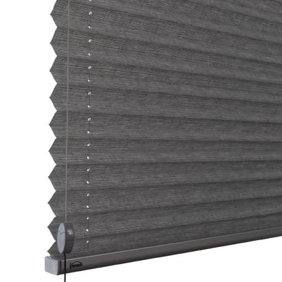 Verano plisségordijn: Stof: 72.0184 Kiezelgroen | Bovenbak en onderlat: Zilver | Bediening: Top Down Bottom up met trekkoord