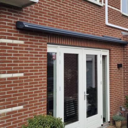 Solano Voorraadmodel knikarmscherm ACTIE | Stof: Donkergrijs 19.017 | Brel Solar motor