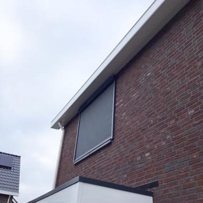 Solano ritsscreen Smart | Profielkleur: Antraciet structuurlak STR 7S16 | Doekkleur: Zwart 118118 | STG geleiders | Bediening: Huismerk solar