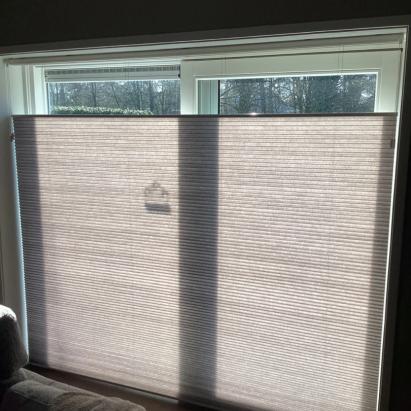 Verano duo plisségordijn XL | Stofkleur: Chocoladebruin 72.3203 Semi-Transparant | Systeemkleur: Gebroken wit | Bediening: EasyPull | Top Down Bottom Up