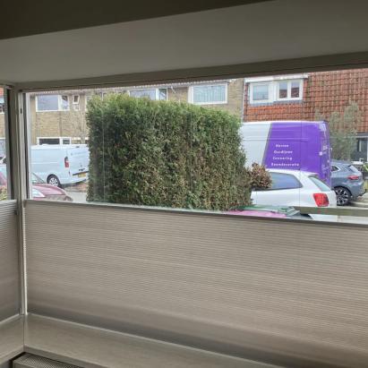 Verano duo plisségordijn | Stofkleur: Aarde beige (72.0345) | Systeemkleur: Crèmewit (RAL 9001)