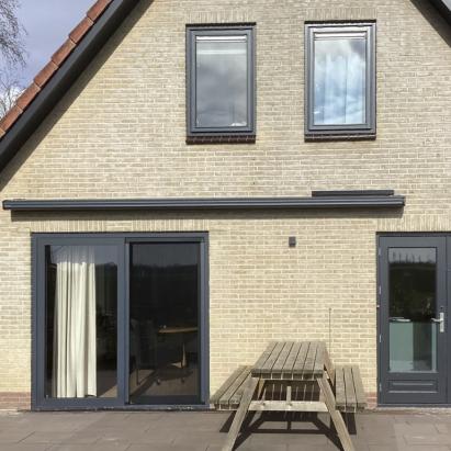 Solano Voorraadmodel knikarmscherm ACTIE met Brel solar motor | Stofkleur: Donkergrijs (19.017)