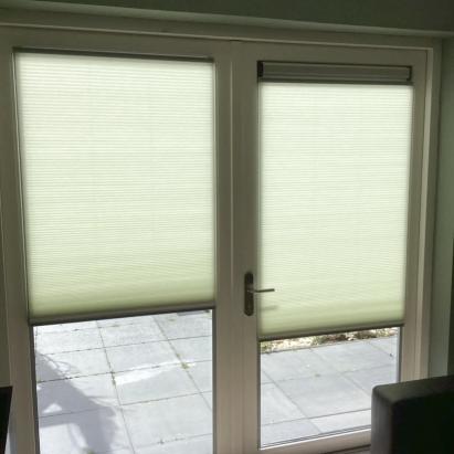 Verano Duo Plisségordijn met PlakFix plakprofielen | Stofkleur: Lichtgroen (72.0351) | Systeemkleur: Grijs mat