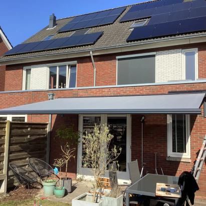 Solano Voorraadmodel knikarmscherm ACTIE met Brel solar motor | Stofkleur: Lichtgrijs (19.005)