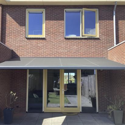 Solano Voorraadmodel knikarmscherm ACTIE | Stofkleur: Donkergrijs 19.017 | 450 x 300 cm