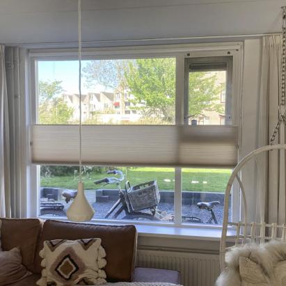 Verano duo plisségordijn XL | Stofkleur: Beige 72.3201 32mm semi-transparant | Systeemkleur: Helder wit | Bediening: EasyPull