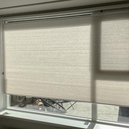 Verano duo plisségordijn XL | Stofkleur: Beige 72.3201 32mm semi-transparant | Systeemkleur: Helder wit | Bediening: EasyPull
