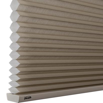 Verano duo plisségordijn XL | Stofkleur: Lattebruin 72.4505 45 mm | Systeemkleur: Gebroken wit | Bediening: EasyPull met kunststof koordknop