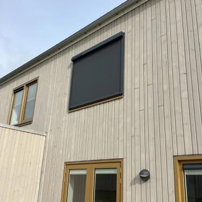 Solano Ritsscreen Smart | Profielkleur: Antracietgrijs RAL 7016 | Doekkleur: Zwart 118118 Sergé 3% | STG geleiders