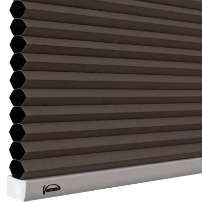 Verano duo plisségordijn | Stof: 72.3307 Truffelbruin | Bovenbak en onderlat: Wit structuur | Bediening: Trekkoord | Type: Top Down Bottom Up