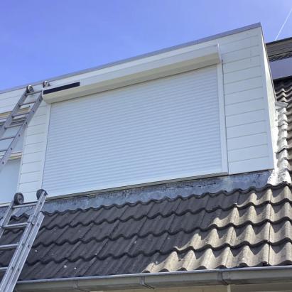 Heroal rolluik RS42 | Profielkleur: Zuiver wit RAL 9010 | Lamelkleur: Wit RAL 9016/9010 | HTF20 geleiders | Huismerk solar motor