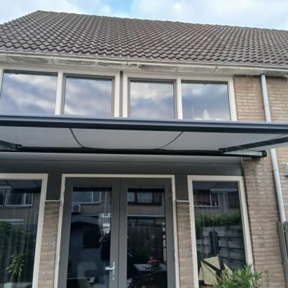 Solano Voorraadmodel knikarmscherm ACTIE | 500 x 300 | Doek: Lichtgrijs 19.005 | Brel solar motor