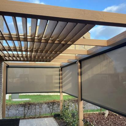 Solano Ritsscreen Comfort | 95mm Schuine Omkasting | Profielkleur: Antraciet Structuurlak RAL 7S16 | Doekkleur: Zwart-beige 118112