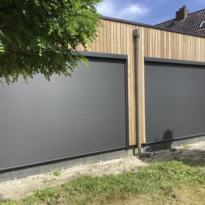 Solano Ritsscreen Smart met rechte omkasting | Profielkleur: Zwartgrijs structuurlak RAL 7S21 | Doekkleur: Sergé 3% Zwart 118118 | STG geleiders